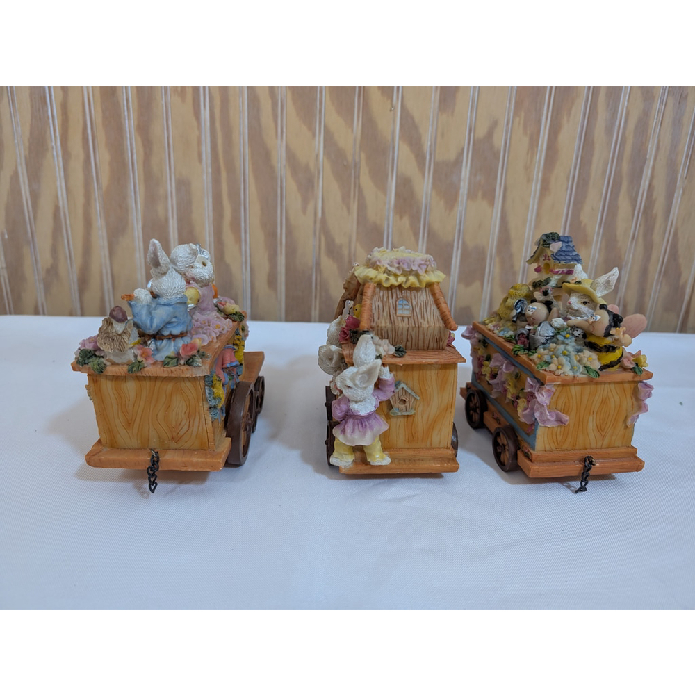 Vintage Easter Bunny Themed Figurine Train w/ Connecting Cars (set of 3) - Picture 7 of 7